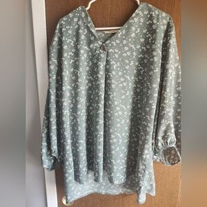 Elegant Floral Blouse in Green